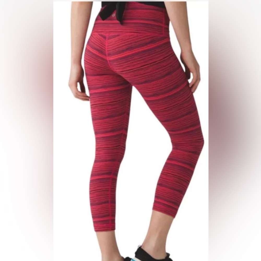 M12 Lululemon Women's‎ Wunder Under Cropped Leggings-Red Black